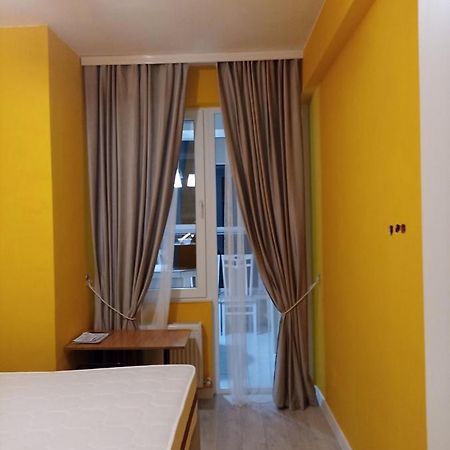 One Room With A Shared Bathroom Кишинів Екстер'єр фото