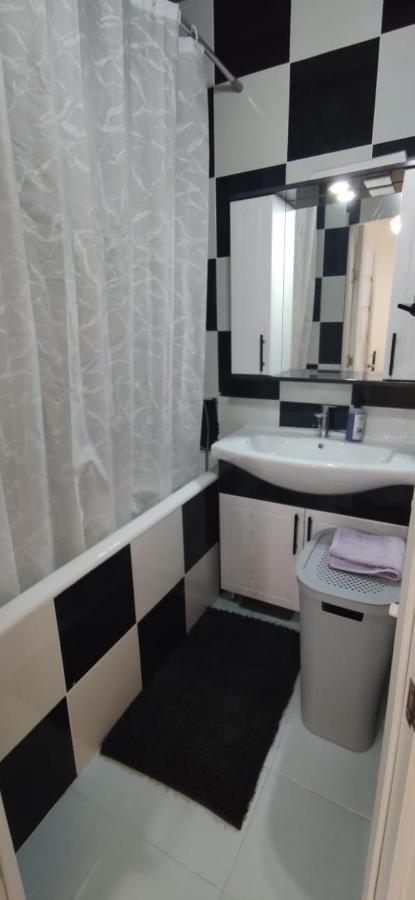 One Room With A Shared Bathroom Кишинів Екстер'єр фото