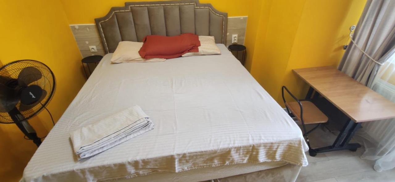 One Room With A Shared Bathroom Кишинів Екстер'єр фото